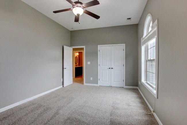 Building Photo - Executive Home on Cul de sac off exit 8.  Hurry.