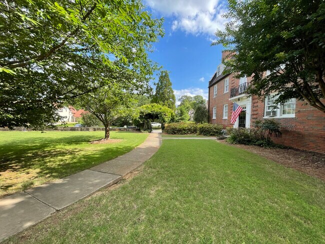 Courtyard - 2850 Fairway Dr