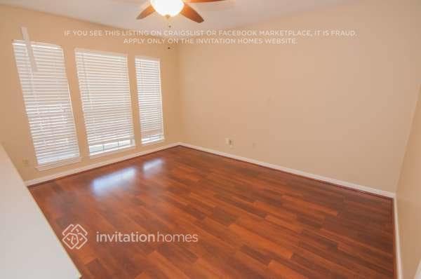 Building Photo - 2113 Pleasant Valley Dr