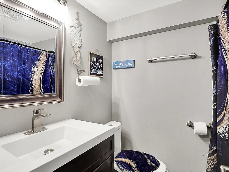 Building Photo - 1641 Iowa St