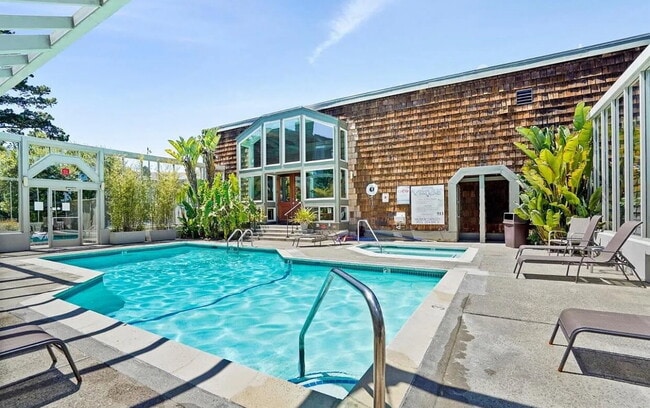 Building Photo - BEST DEAL IN DIAMOND HEIGHTS! Remodeled in...