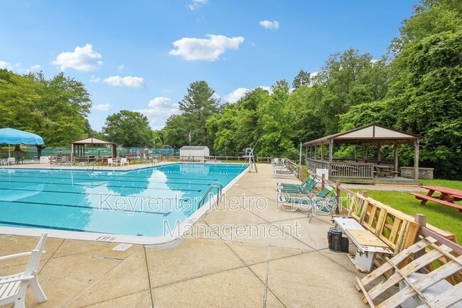 Building Photo - 12526 Woodstock Dr E