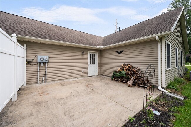 Building Photo - 3031 Logan Ln N