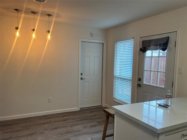 Building Photo - 14020 Schroeder Rd
