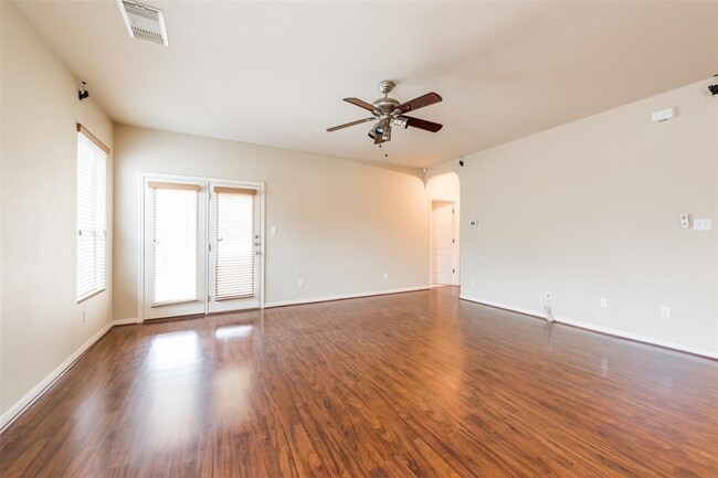 Building Photo - 913 Brighton Pl
