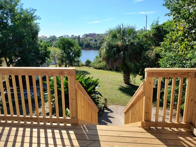 Building Photo - 511 Massalina Dr