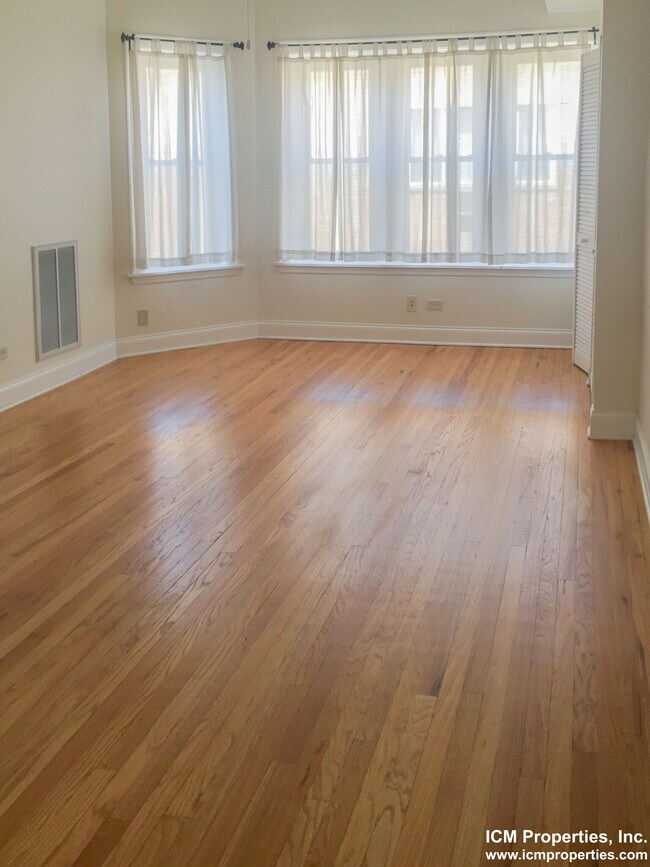 Building Photo - 4808 N Paulina St