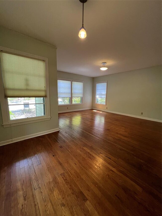 Building Photo - 1511 Romeria Dr
