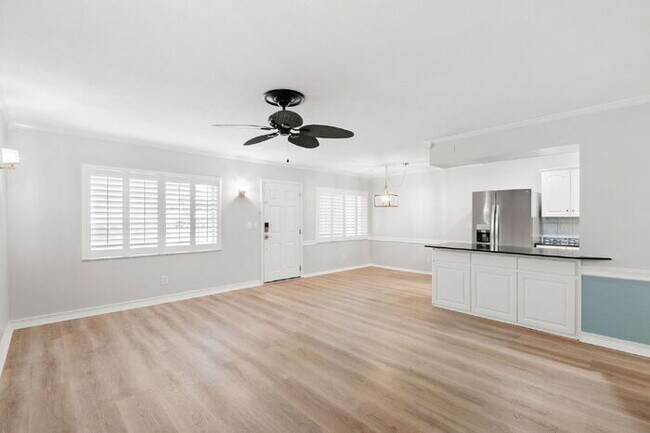 Building Photo - Apartment For Rent in Seminole WITH UPGRADES!