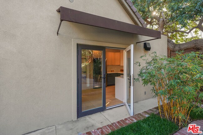 Building Photo - 665 McCadden Pl