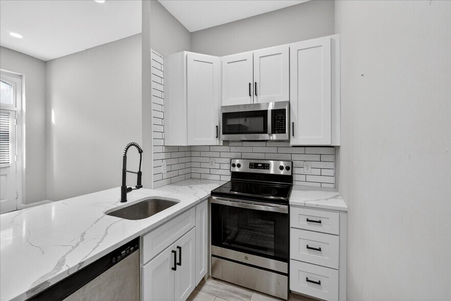 Building Photo - 2024 S 11th St