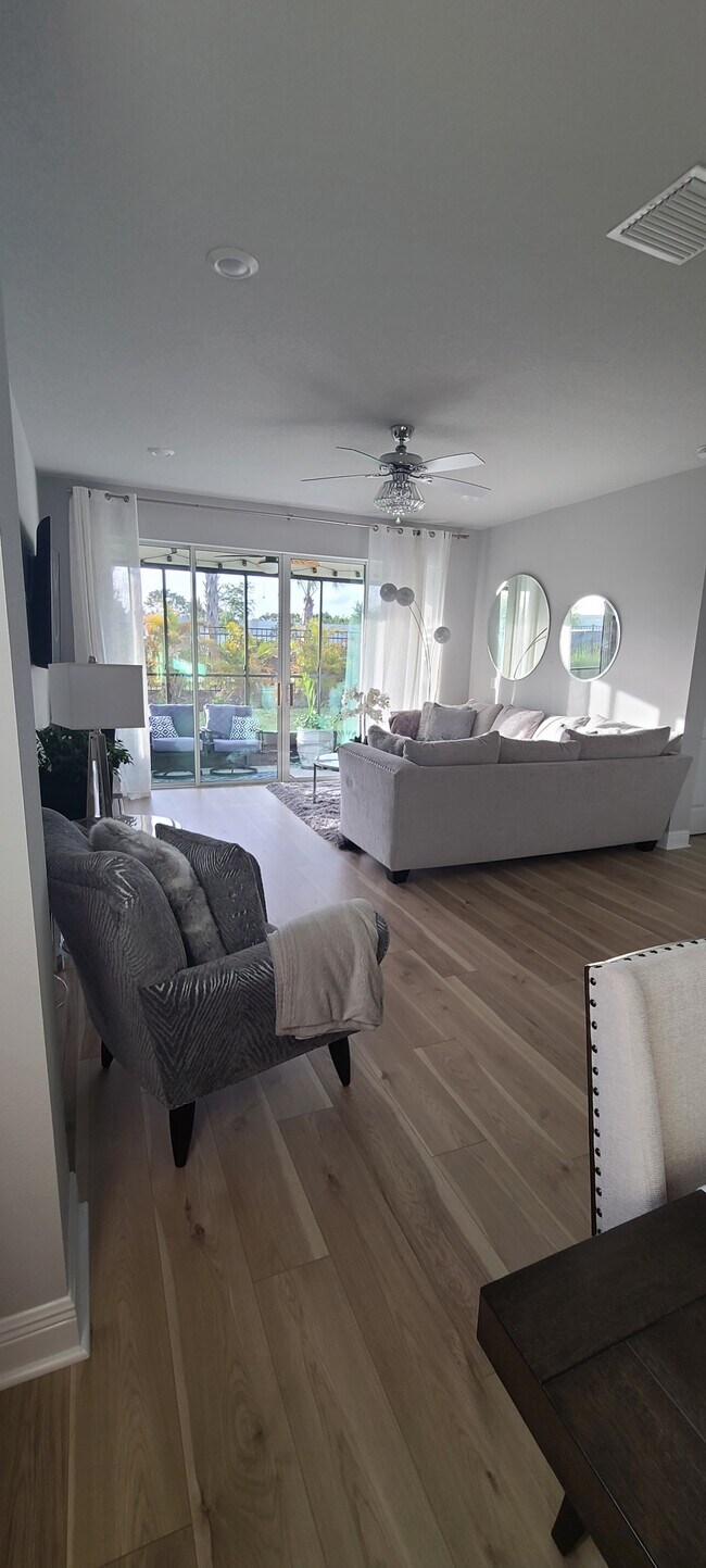 Building Photo - 5633 Del Coronado Dr
