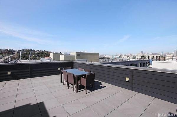 Community rooftop - 616 20th St