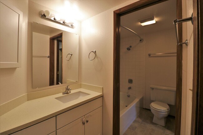 Building Photo - Amazing Views! 2 Bedroom Now Available!