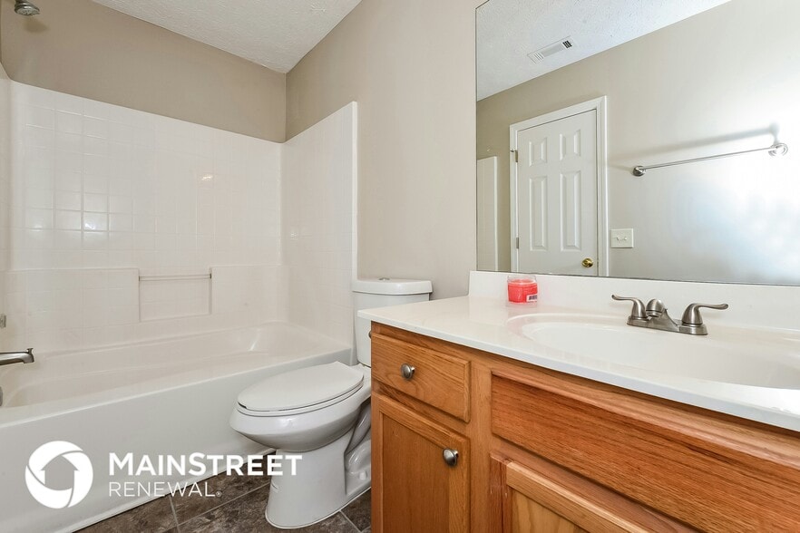 Building Photo - 815 Lakeside Cir