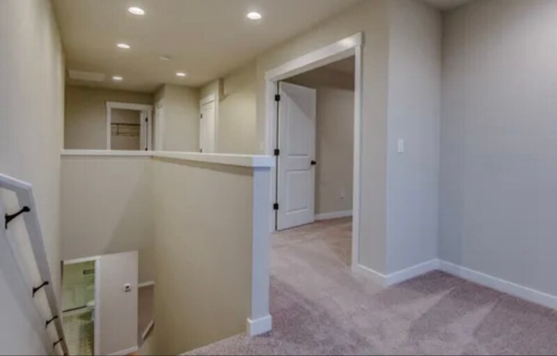 Building Photo - 1521 NE 15th Cir