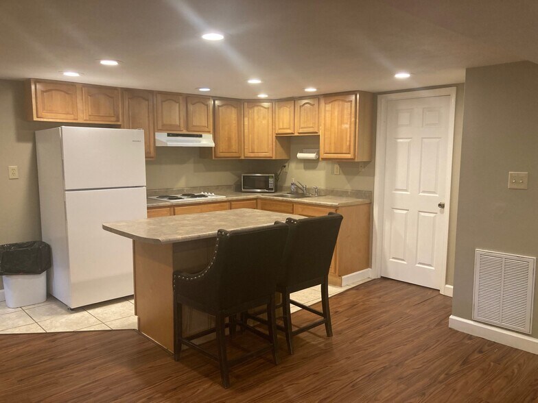 Building Photo - 4047 Martha's Vineyard