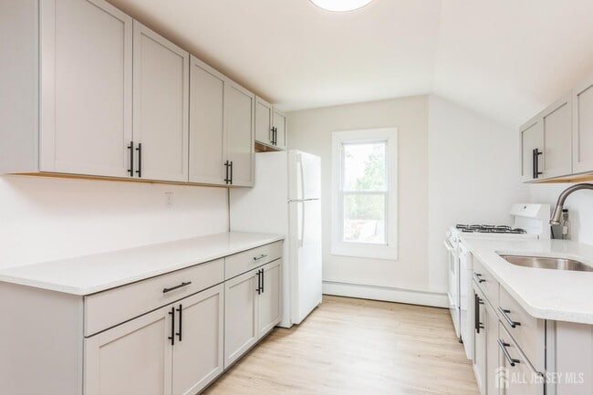 Building Photo - 176 Manalapan Rd