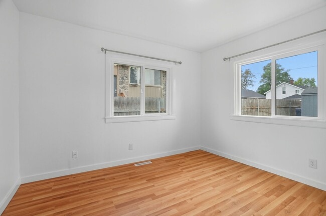 Building Photo - 1731 E Sanson Ave