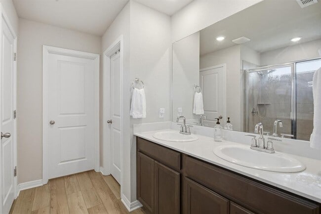 Building Photo - 514 Sun Grv Trl