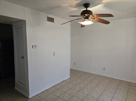 Building Photo - 3416 Wendelkin St