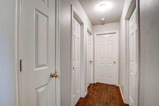 Building Photo - 12130 Piney Bend Dr