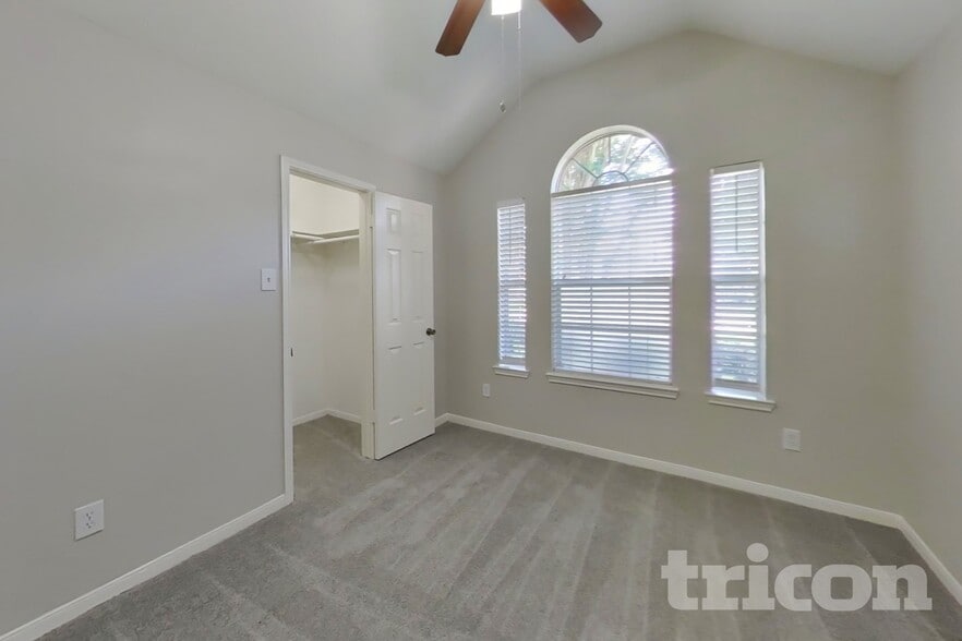 Building Photo - 7002 Echo Pines Dr