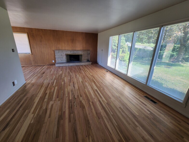 Building Photo - 805 E 1050 N