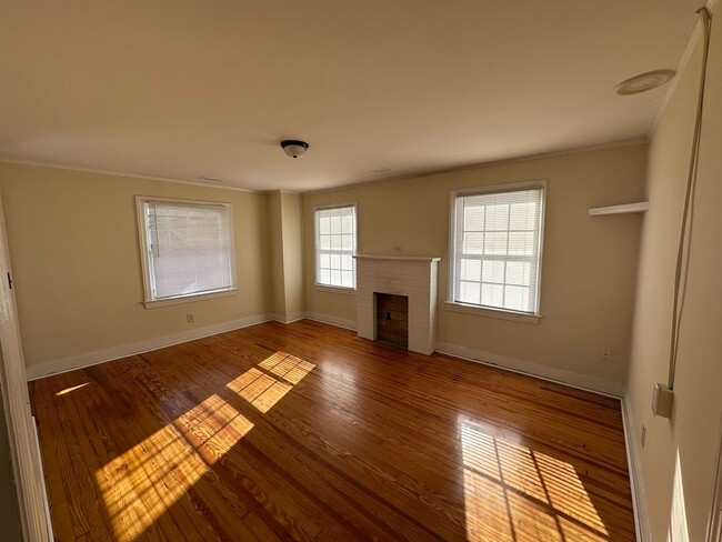 Building Photo - Cozy 2 bedroom