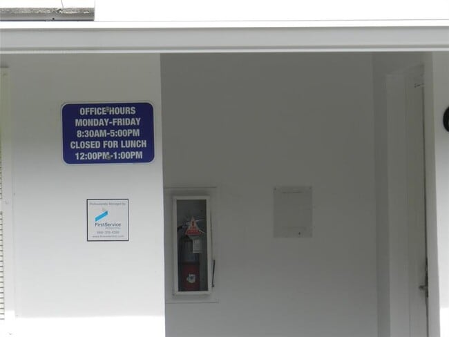 Building Photo - 6307 Bay Club Dr