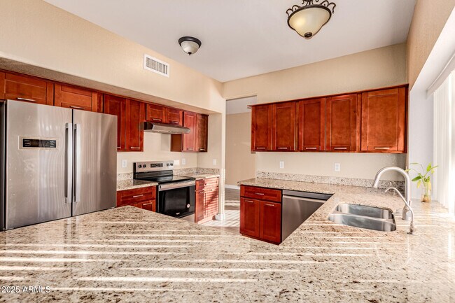 Building Photo - 1110 N Aspen Dr