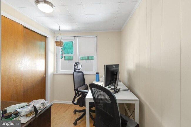 Building Photo - 1922 S Camac St