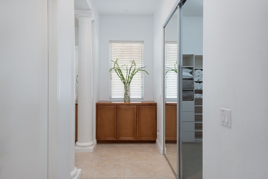 Building Photo - 45 Vista Encantada