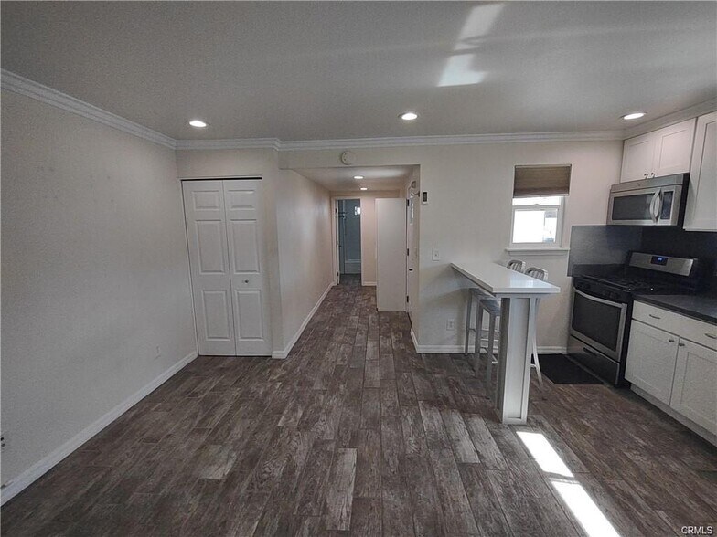 Building Photo - 170 S Palm Ave