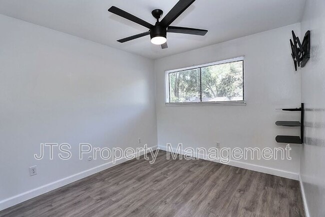 Building Photo - 9 Derow Ct