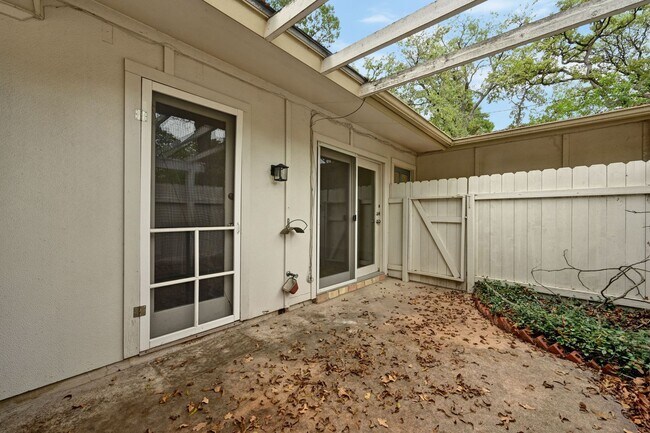 Building Photo - 2210 Quarry Rd