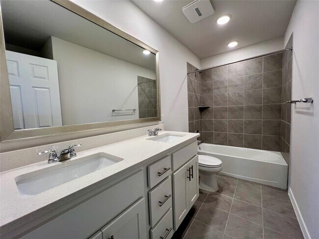 Building Photo - 2907 Salvidar Bend