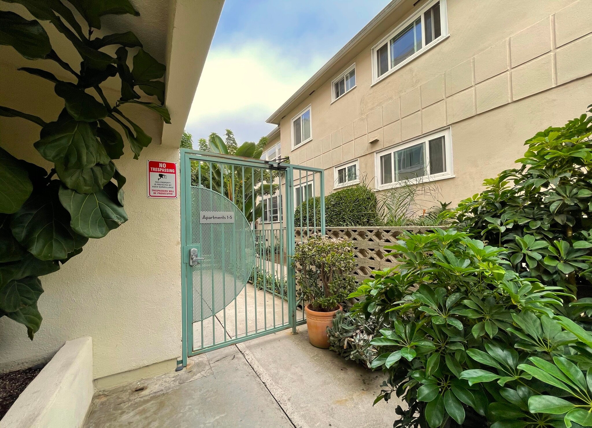 Coded entry - 11937 Gorham Ave