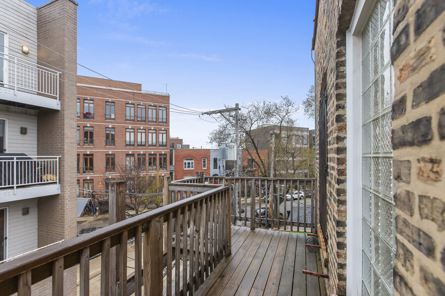 Building Photo - 2348 W Moffat St