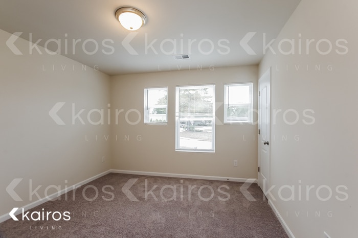 Building Photo - 270 Christopher St