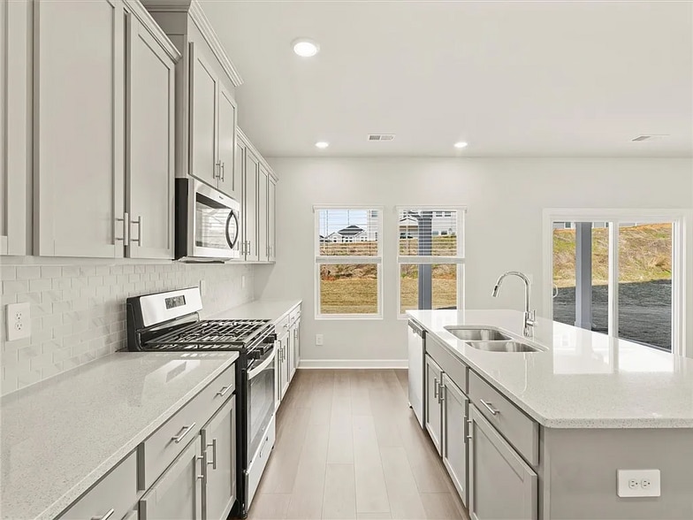 Building Photo - 105 Oval Ct