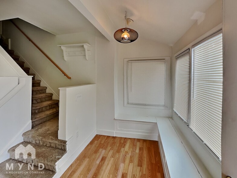 Building Photo - 1311 N Alder St