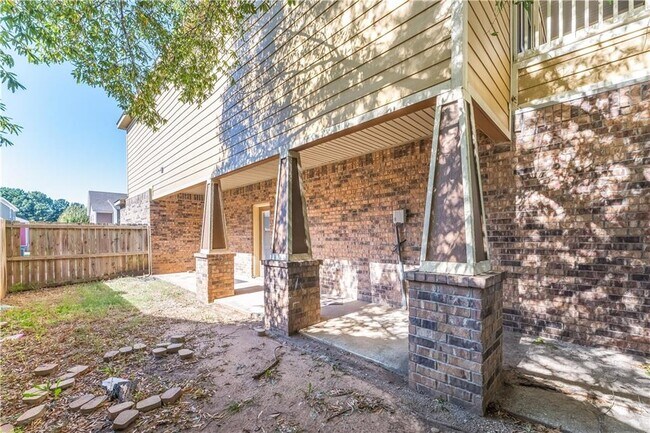 Building Photo - 1322 N Corsica Dr