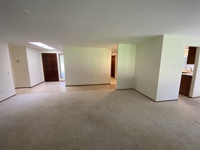 Building Photo - 501 E Michelle Dr