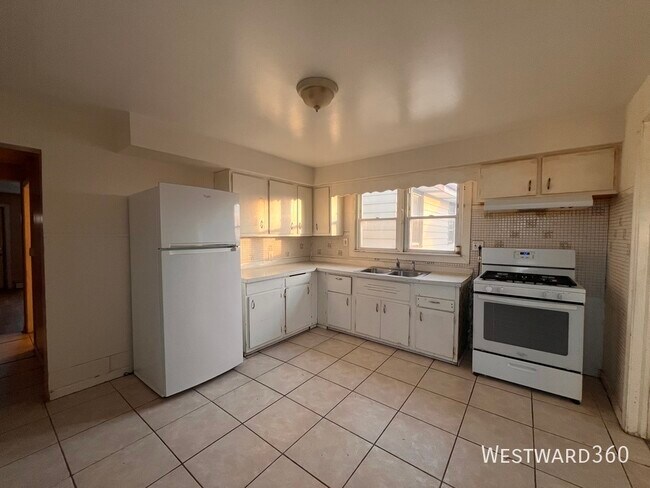 Building Photo - 1622 N 40th Ave