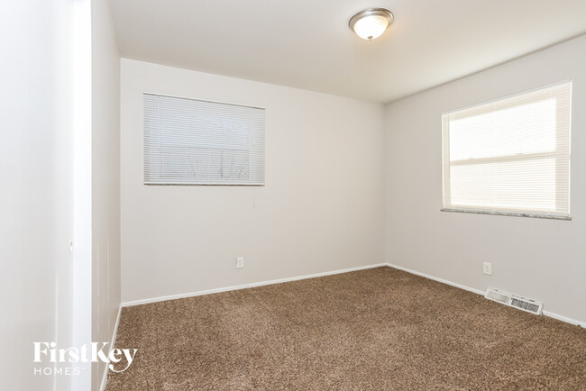 Building Photo - 525 Lula Dr