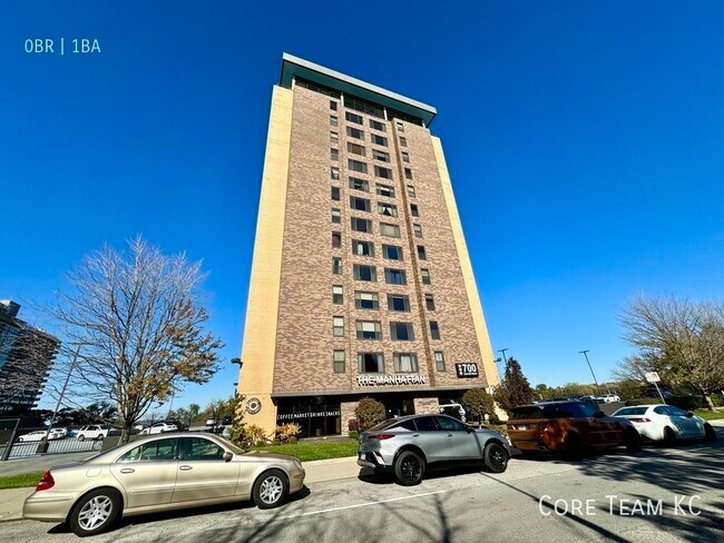 Building Photo - 700 E 8th St