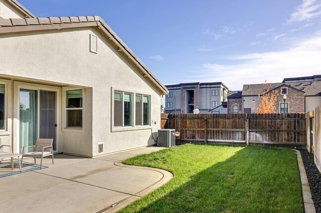 Building Photo - 2606 Petal Way