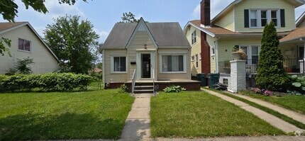 Building Photo - 7335 Maple St