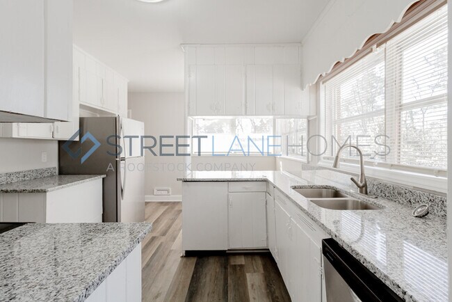 Building Photo - NOW OFFERING $250 OFF FIRST FULL MONTH IF ...